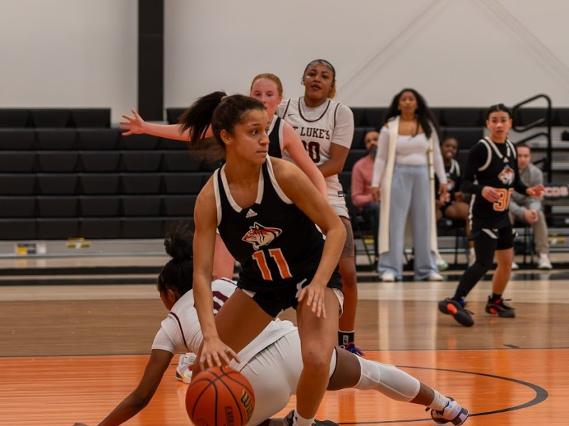 Greenwich Country Day School girls basketball team topped by St. Luke’s