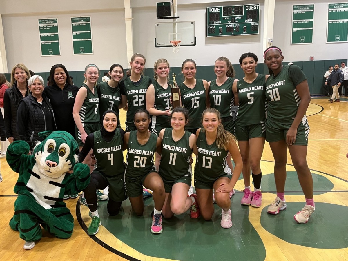 Sacred Heart Greenwich defeats St. Luke’s School for second straight FAA Basketball Tournament championship