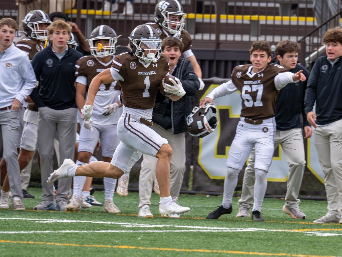 Brunswick School football team earns thrilling Homecoming comeback win over Phillips Exeter Academy in final seconds