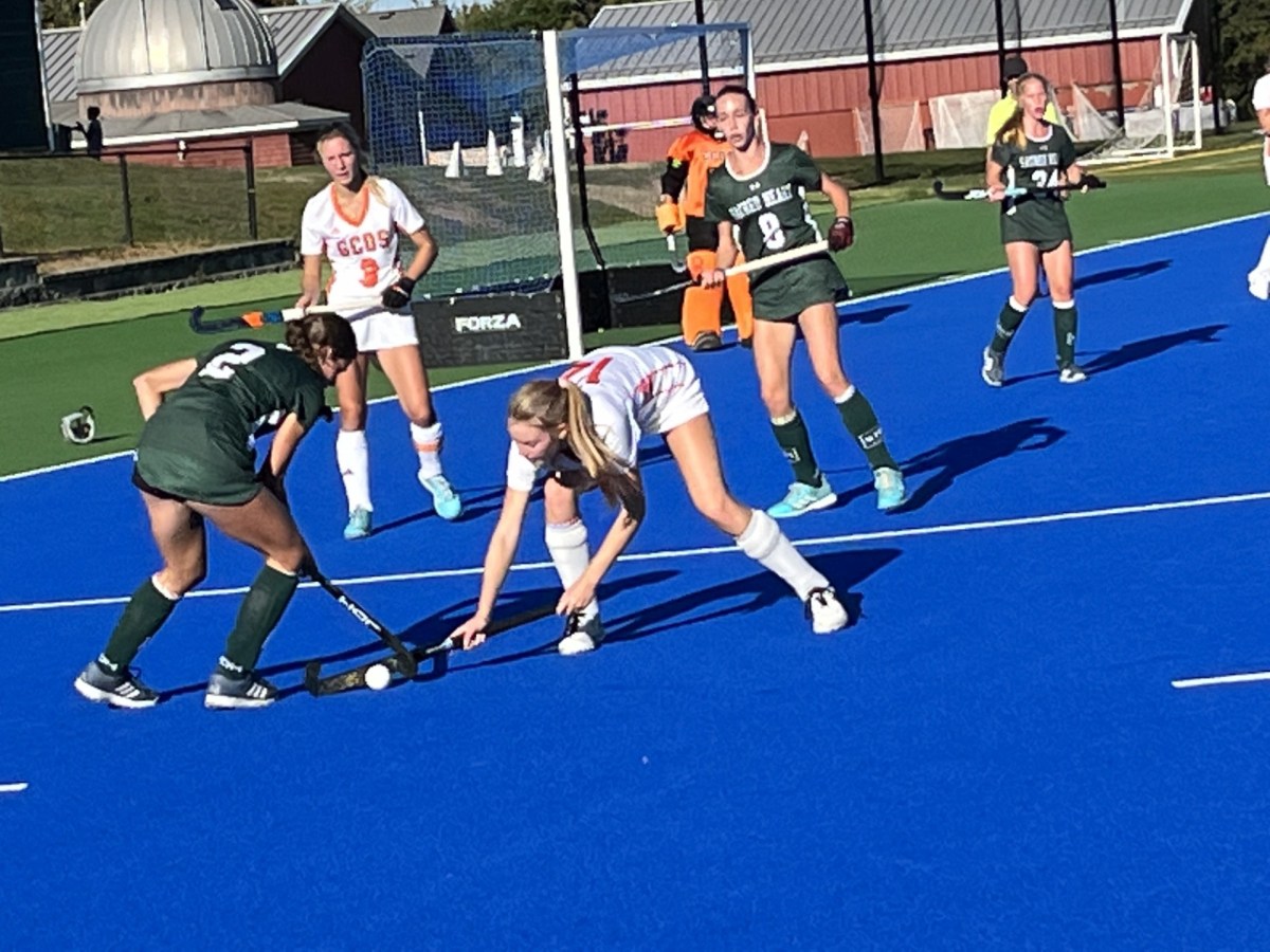 Sacred Heart Greenwich field hockey team defeats neighborhood foe Greenwich Country Day to stay undefeated in the FAA