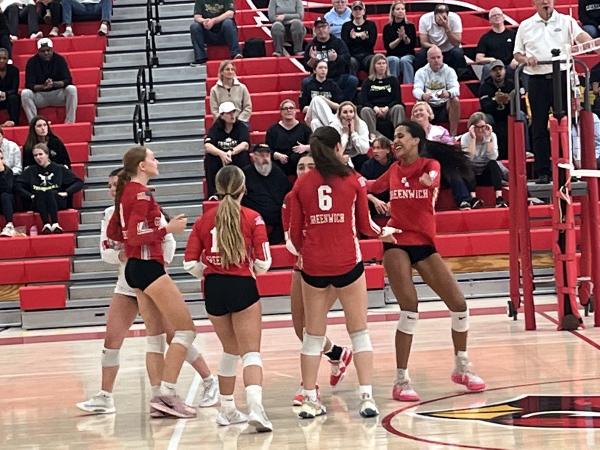 Cardinals girls volleyball team tops Trumbull, advances to Class LL semifinals