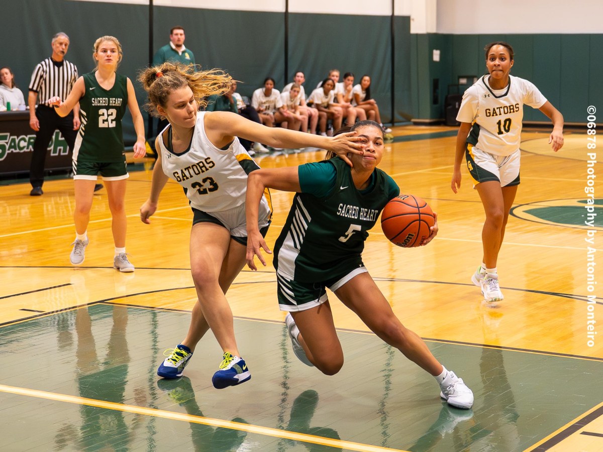 Sacred Heart Greenwich defeats Greenwich Academy in FAA basketball action behind 20 first-half points from senior guard Eva Wilkerson