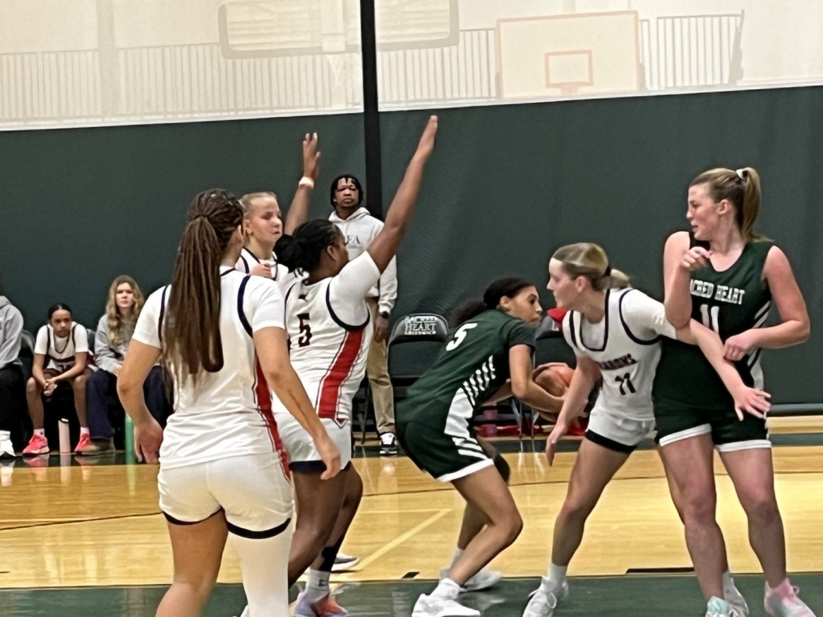 Sacred Heart Greenwich basketball team tops FAA rival Greens Farms Academy