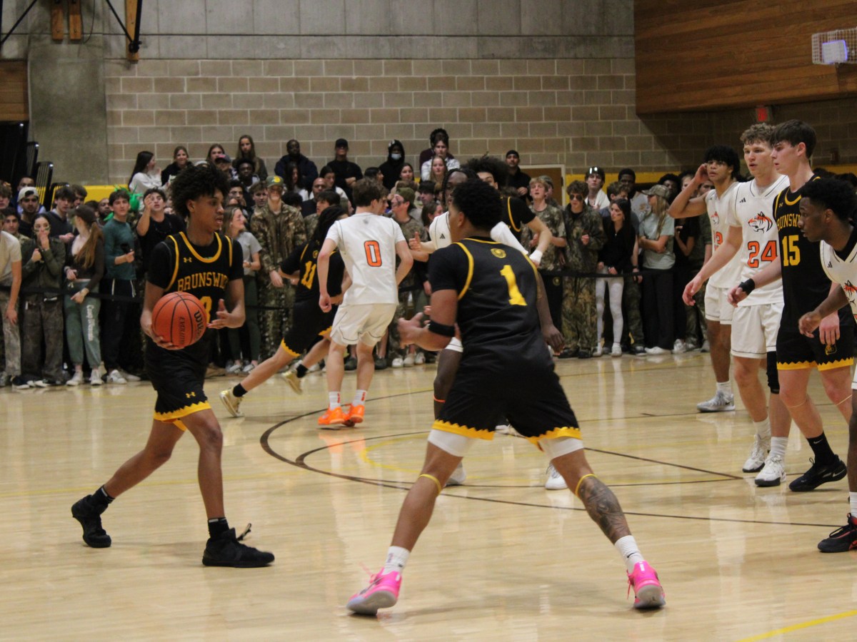 Brunswick pulls out overtime win against FAA rival Greenwich Country Day in semifinal-round of FAA basketball tournament before a huge crowd